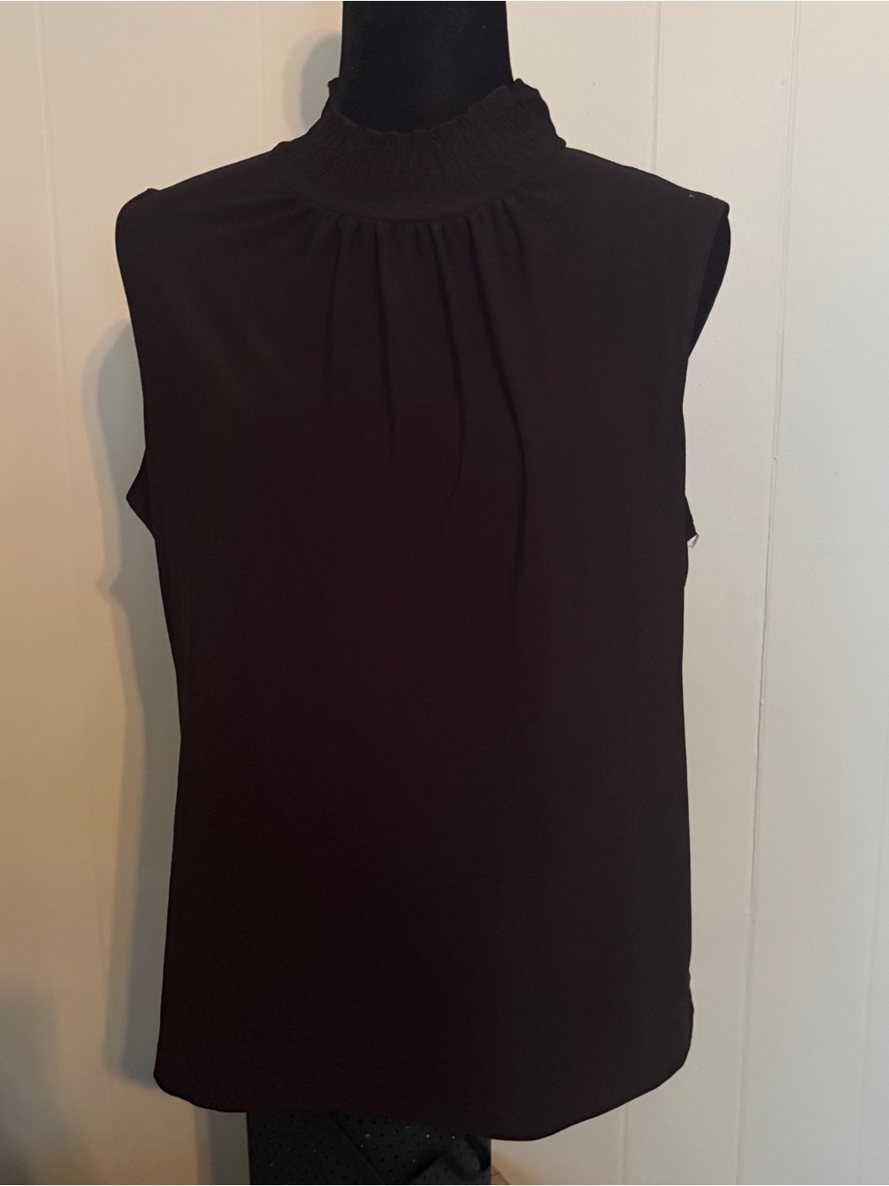 Sere Nade New York Women’s smocked, mock-neck sleeveless blouse Size XL Black